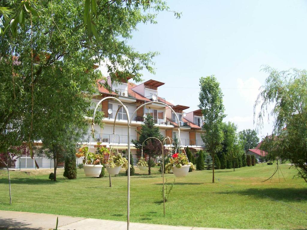 Cserke Napfény Apartman Cserkeszőlő Exterior foto